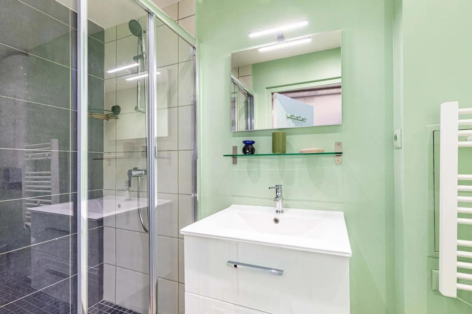 Guestready - Artist Loft With A Vertical Garden Paris Apartment